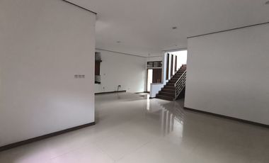 Rumah mewah 2 lantai siap huni di batunggal indah bandung