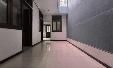 Rumah mewah 2 lantai siap huni di batunggal indah bandung