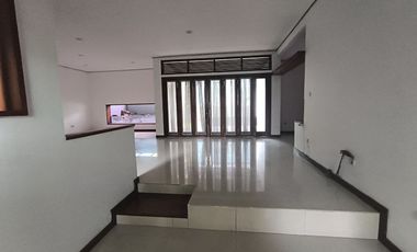 Rumah mewah 2 lantai siap huni di batunggal indah bandung