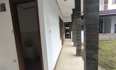 Disewakan Rumah 2 Lantai Nyaman Siap Huni Lokasi di Batununggal Indah Bandung