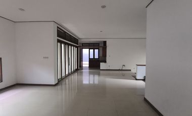 Disewakan Rumah 2 Lantai Nyaman Siap Huni Lokasi di Batununggal Indah Bandung