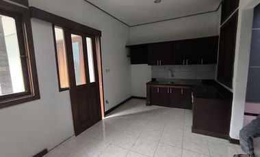 Disewakan Rumah 2 Lantai Nyaman Siap Huni Lokasi di Batununggal Indah Bandung