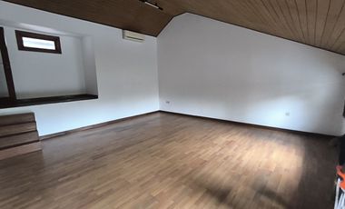 Disewakan Rumah 2 Lantai Nyaman Siap Huni Lokasi di Batununggal Indah Bandung