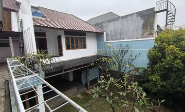 Disewakan Rumah 2 Lantai Nyaman Siap Huni Lokasi di Batununggal Indah Bandung