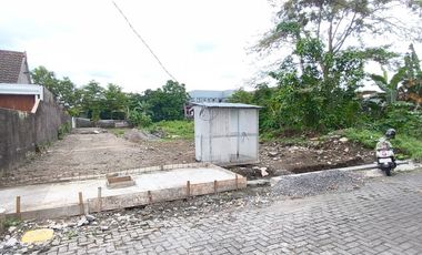 Tanah Jogja Dijual Dekat UGM, Kawasan Premium Condong catur Seturan Pogung : SHM Pekarangan