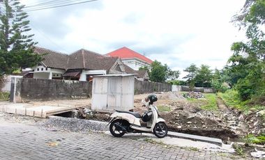 Tanah Jogja Dijual Dekat UGM, Kawasan Premium Condong catur Seturan Pogung : SHM Pekarangan
