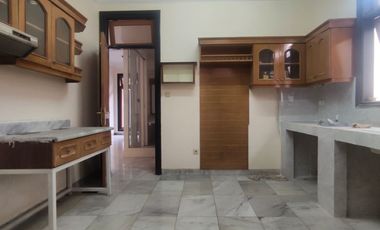 FOR RENT: Luxurious 2-story, 5-bedroom, beautiful house with swimming pool in Cilandak, South Jakarta