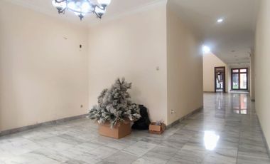 FOR RENT: Luxurious 2-story, 5-bedroom, beautiful house with swimming pool in Cilandak, South Jakarta