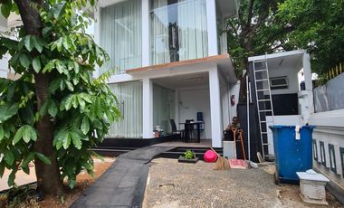 FOR RENT Luxurious and magnificent 5 bedroom house with swimming pool SHM Cilandak Timur South Jakarta