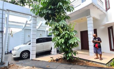 FOR RENT Luxurious and magnificent 5 bedroom house with swimming pool SHM Cilandak Timur South Jakarta