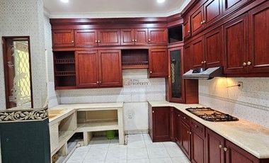 10 menit Ke Pasar Baru, Mall Mangga Dua, Stasiun Senen, Dufan Ancol, SDK Tunas Bangsa Gunung Sahari, RS Husada, Disewa Rumah Kartini 330m siap Huni