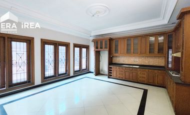 DISEWAKAN RUMAH MEWAH DI SOLO DEKAT PARAGON MALL