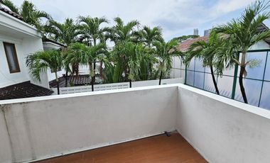 Sewa Rumah Eksklusif di Pejaten Dekat Pejaten Village & AIS – Kolam Renang Pribadi