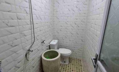 sewa rmh baru 2Lt di lebak ,bisa buat usaha depot,toko dll