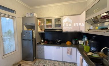 RUMAH DIJUAL DI SOLO DEKAT PASAR HARJODAKSINO SINGOSAREN PLAZA