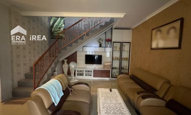 RUMAH DIJUAL DI SOLO DEKAT PASAR HARJODAKSINO SINGOSAREN PLAZA