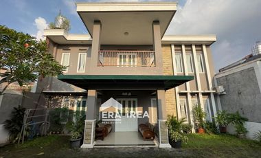 RUMAH DIJUAL DI SOLO DEKAT PASAR HARJODAKSINO SINGOSAREN PLAZA