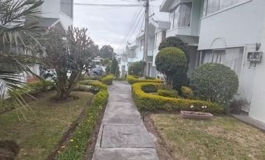 En Venta Casa en sector Carretas, cerca a Yanbal y Centro Comercial El Portal, Norte de Quito