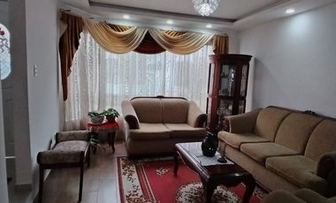 En Venta Casa en sector Carretas, cerca a Yanbal y Centro Comercial El Portal, Norte de Quito