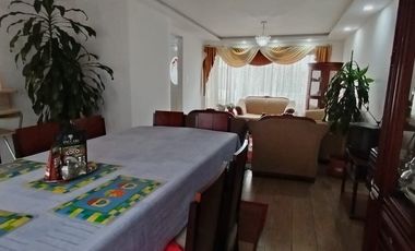 En Venta Casa en sector Carretas, cerca a Yanbal y Centro Comercial El Portal, Norte de Quito