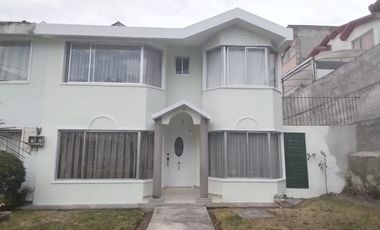 En Venta Casa en sector Carretas, cerca a Yanbal y Centro Comercial El Portal, Norte de Quito