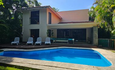 Remodeled 3-Bedroom Home for Rent in Playacar – Golf Views, Pool & Solar Panels