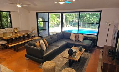 Remodeled 3-Bedroom Home for Rent in Playacar – Golf Views, Pool & Solar Panels