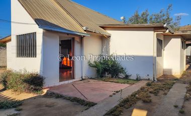 Leon Propiedades vende parcela con casa en sector Lo Águila centro, Curacaví.