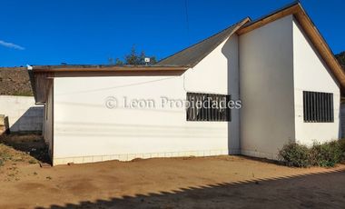 Leon Propiedades vende parcela con casa en sector Lo Águila centro, Curacaví.