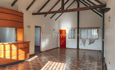 Leon Propiedades vende parcela con casa en sector Lo Águila centro, Curacaví.