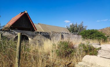 Leon Propiedades vende parcela con casa en sector Lo Águila centro, Curacaví.