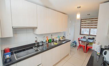 SE VENDE DEPTO EN EDIFICIO ALTO CAVANCHA.