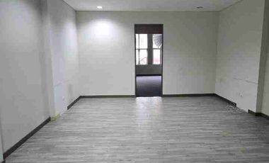 Disewakan RUKO 3 LAntai 1/2