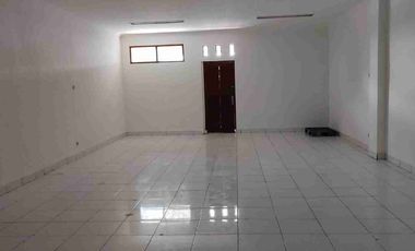 Disewakan RUKO 3 LAntai 1/2