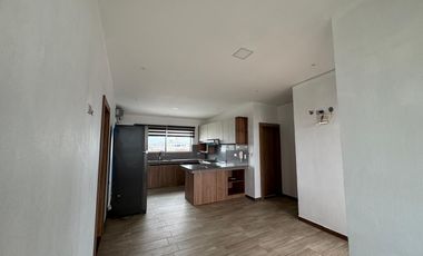 VENDO DEPARTAMENTO EN TERCER PISO CON AMPLIA TERRAZA