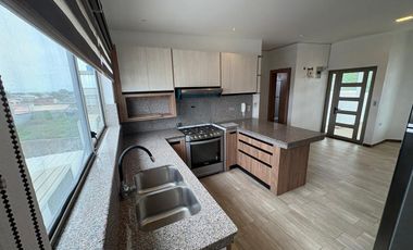 VENDO DEPARTAMENTO EN TERCER PISO CON AMPLIA TERRAZA