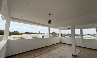 VENDO DEPARTAMENTO EN TERCER PISO CON AMPLIA TERRAZA