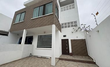 VENDO DEPARTAMENTO EN TERCER PISO CON AMPLIA TERRAZA