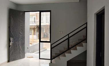Rumah Baru 2 Lantai di Park Residence Taman Surya
