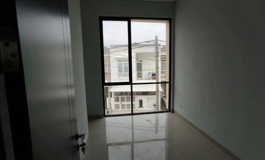Rumah Baru 2 Lantai di Park Residence Taman Surya
