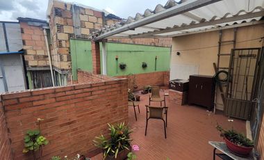 🏡 ¡Inversión u Hogar de Lujo Espacial! Casa de 3 Pisos en Villa Amalia 🚀