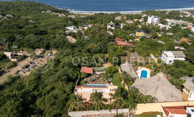 Residencia Panorámica con Vista al Mar en un Terreno Único de 1,180 m² en Punta Zicatela