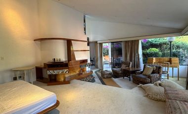 Casa en Renta en Bosque de las Lomas – Jardín Amplio + 4 Terrazas