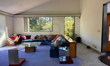 Casa en Renta en Bosque de las Lomas – Jardín Amplio + 4 Terrazas