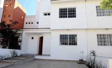 CASA EN VENTA EN FRACCIONAMIENTO PRIVADO ACACIAS TERAN