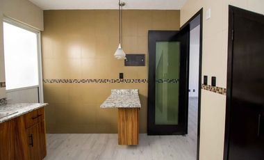 CASA EN VENTA EN FRACCIONAMIENTO PRIVADO ACACIAS TERAN