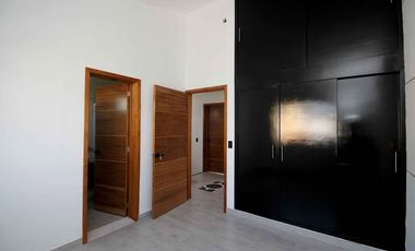 CASA EN VENTA EN FRACCIONAMIENTO PRIVADO ACACIAS TERAN