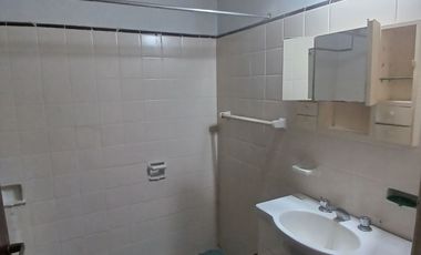 CASA 3 AMB ENTRADA VARIOS AUTOS, GARAGE, DEPOSITO O TALLER, PARQUE ESTADO DE ISRAEL AL 1800