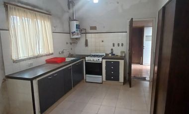 CASA 3 AMB ENTRADA VARIOS AUTOS, GARAGE, DEPOSITO O TALLER, PARQUE ESTADO DE ISRAEL AL 1800