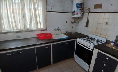 CASA 3 AMB ENTRADA VARIOS AUTOS, GARAGE, DEPOSITO O TALLER, PARQUE ESTADO DE ISRAEL AL 1800